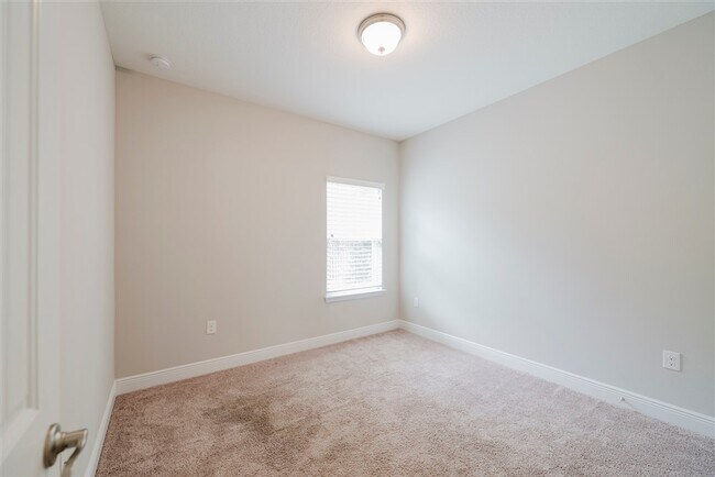 Building Photo - 44 Hollyn Ct