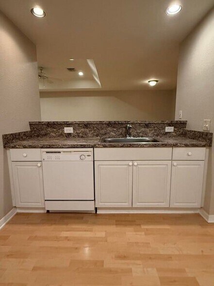 Building Photo - 1739 N Dovetail Dr