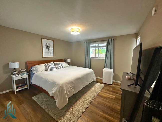 Building Photo - Completely Renovated 3 bed/2 bath Home