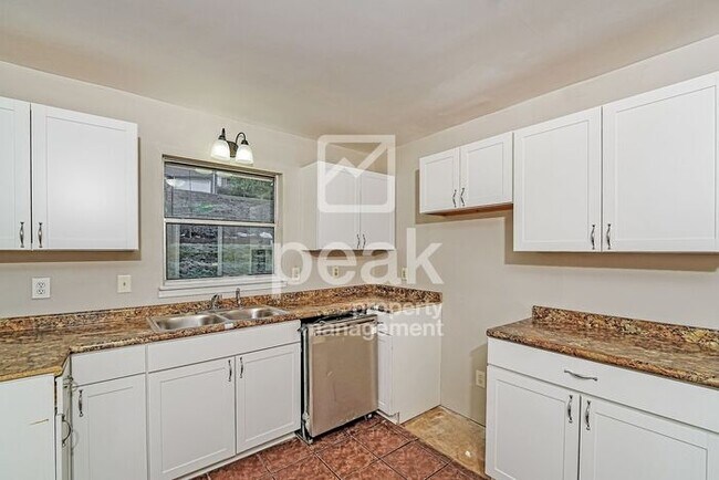 Building Photo - $1450! 3Bed/2Bath home in Center Point, AL! Ready now!