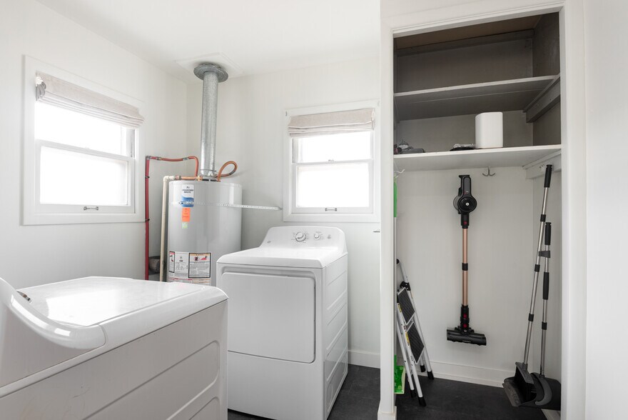 Building Photo - 6248 NE Wasco St