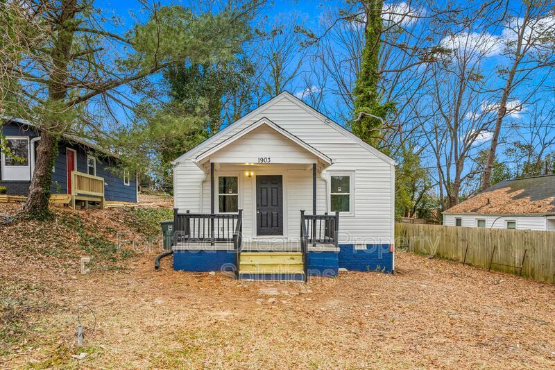 Building Photo - 1903 Larkin St