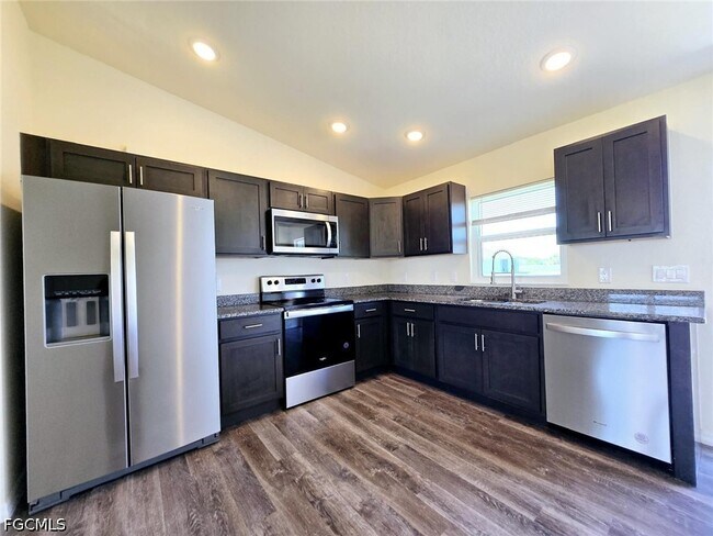 Building Photo - 1117 Solar Ct