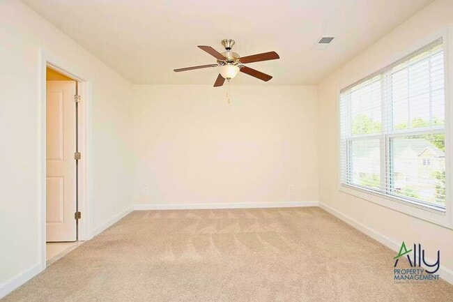 Building Photo - 1610 Kempton Pl