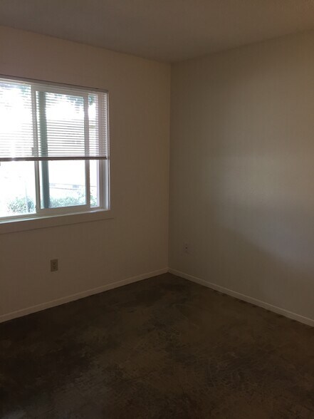 Building Photo - 1033 S 5th St