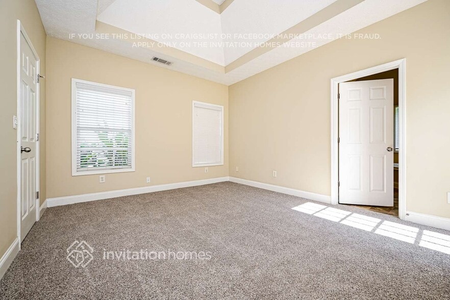 Building Photo - 220 Hedgewood Dr