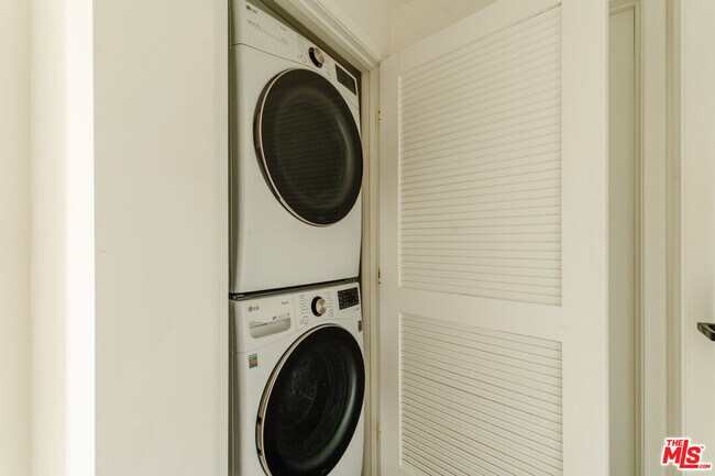 Building Photo - 11847 Gorham Ave