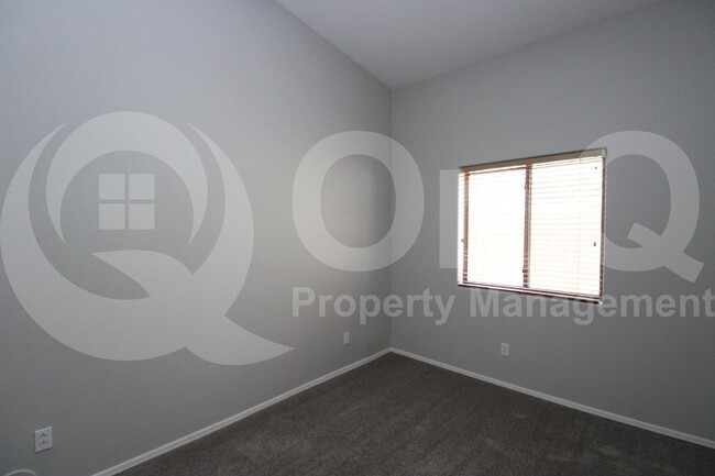 Building Photo - 1252 N Santa Anna St