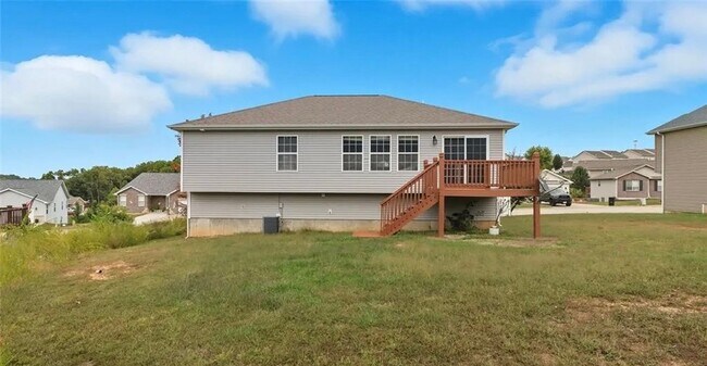 Building Photo - Beautiful Split-Level Home Near Fort Leonard Wood!