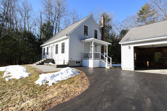 Building Photo - 15 Sabatus Rd