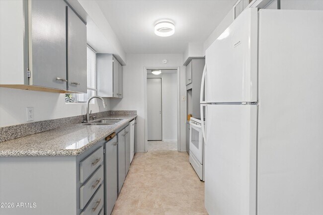 Building Photo - 3308 E Camelback Rd