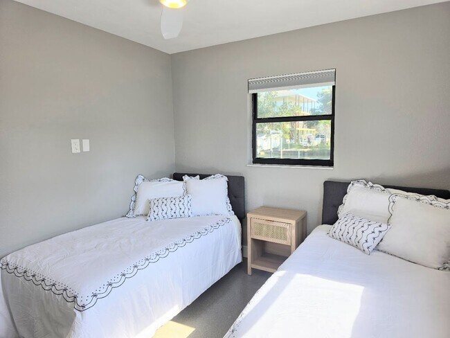 Building Photo - Beautiful waterfront property in Woodland Estates.