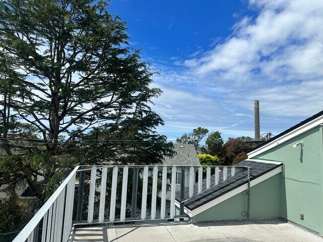 Building Photo - Cedar St in Aptos great 3 Bedroom