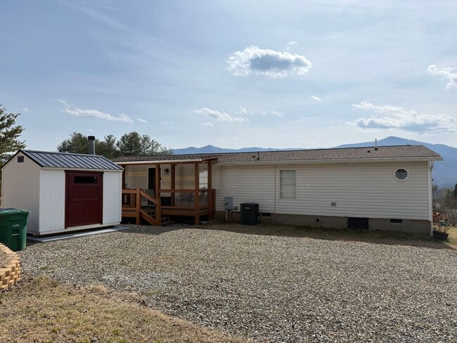 Building Photo - Furnished 3BD/2BA home in Black Mountain available now!