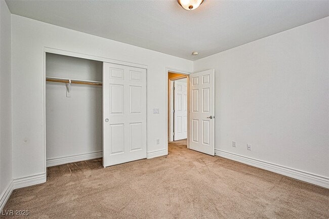 Building Photo - 375 Center Green Dr