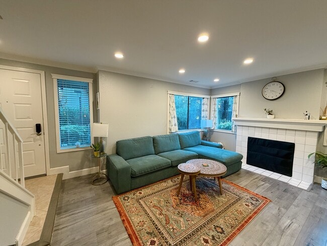 Building Photo - 34736 Tuxedo Cmn