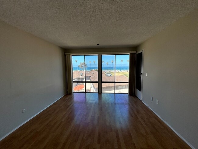 Building Photo - 2 Bed, 2 Bath Ocean View Condo in Highly D...