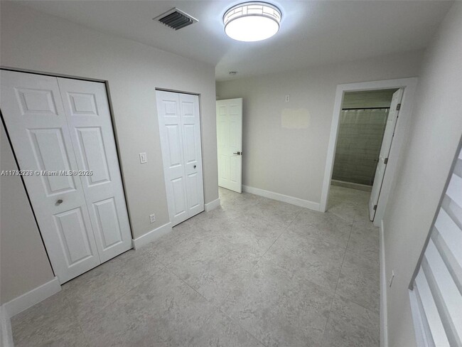 Building Photo - 4924 SW 131st Ave
