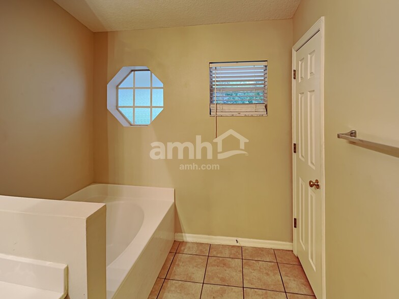 Building Photo - 1159 Macon Dr