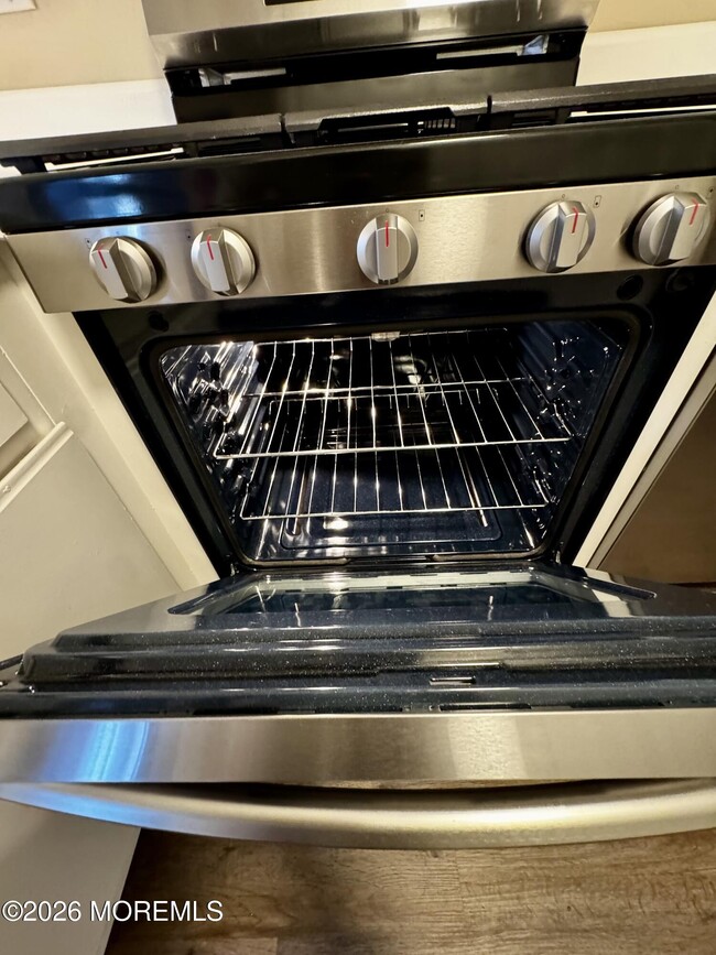 Building Photo - 905 Arlington Dr