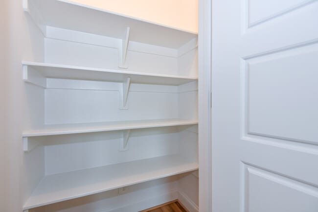 Building Photo - 1739 Crest Rd