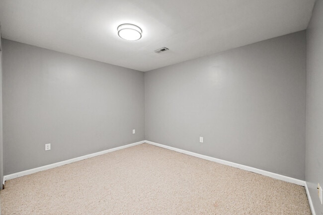 Building Photo - 2152 Sallee Dr