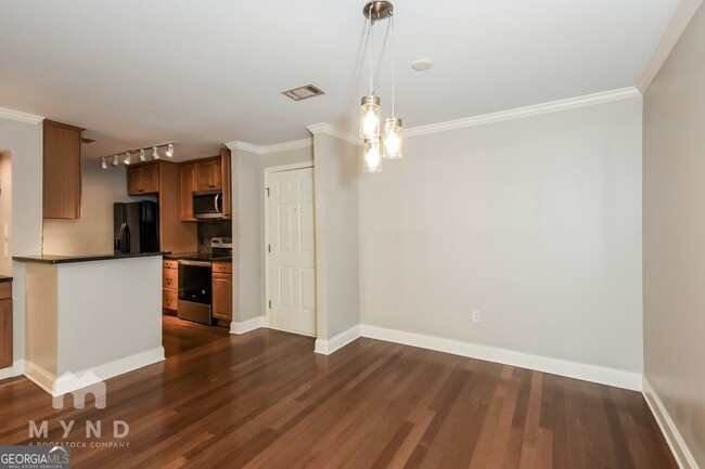 Building Photo - 1202 Pine Heights Dr NE