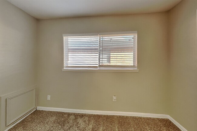 Building Photo - 5315 Derbyshire Dr