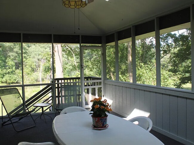 Building Photo - 473 Fairwood Dr