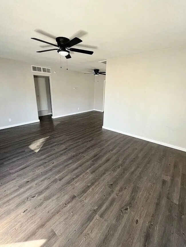 Building Photo - AMAZING 1 BEDROOM 1 BATHROOM FOR LEASE