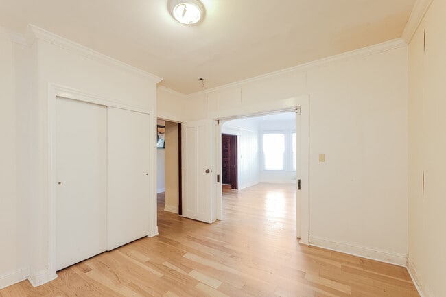 Building Photo - 614 7th Ave