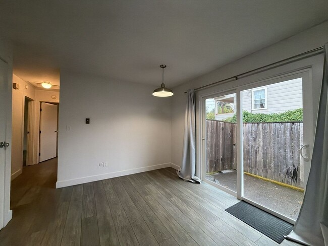 Building Photo - 2354 SE 48th Av
