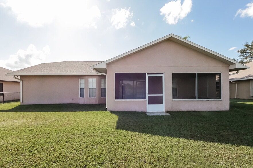 Building Photo - 2391 Sweetwater Blvd
