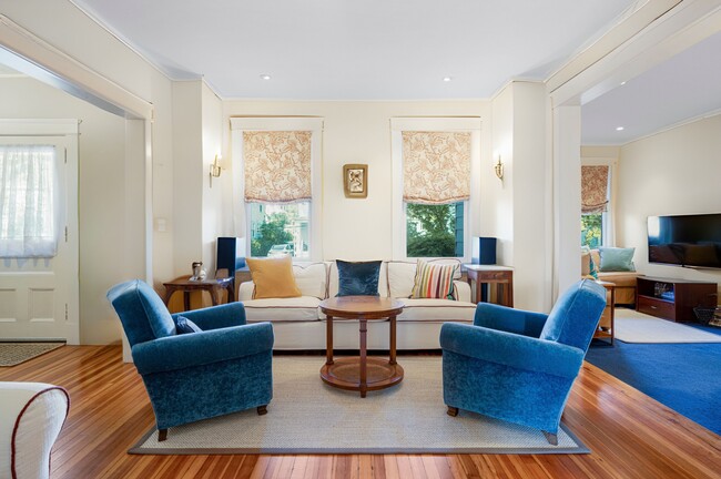 Building Photo - 5 Gerlach Pl