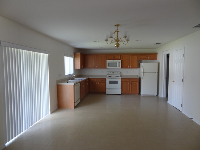 Building Photo - 3 Bedroom, 2.5 Bathroom Home with Bonus Lo...