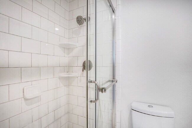Building Photo - Little Italy Modern Townhome, 2 En Suite Bedrooms on Separate Levels, Private Roof Deck with Suns...