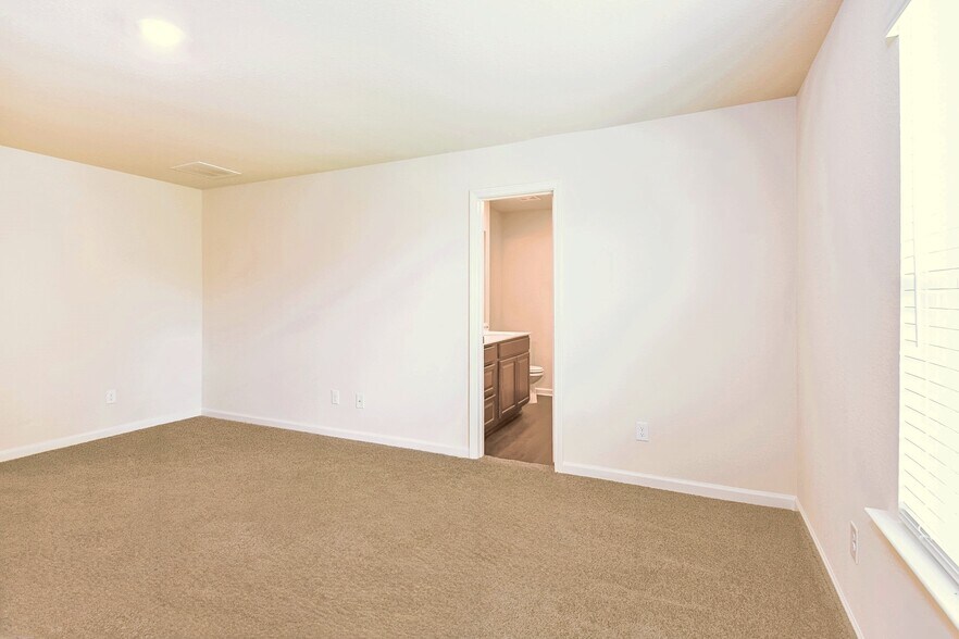 Building Photo - 138 Innis Brk Cir