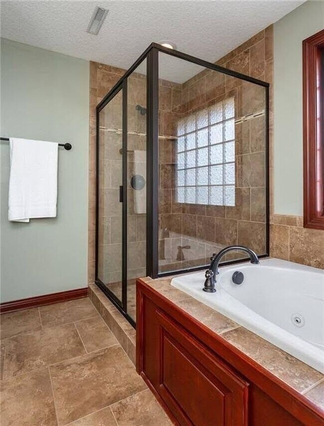 Building Photo - Spacious 5BR House in Johnston