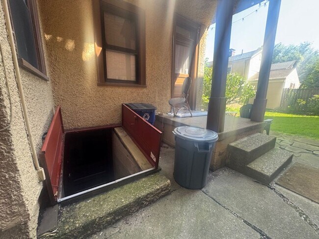 Building Photo - 941-943 St. James Street