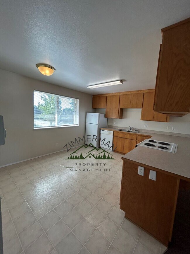 Building Photo - 427 S 58th St