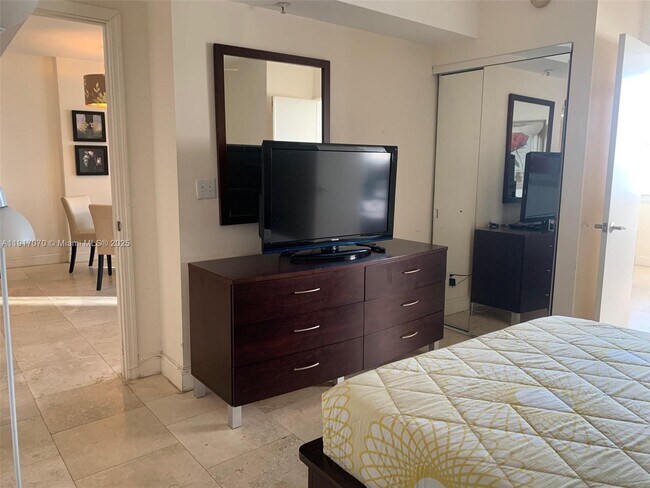 Building Photo - 100 Lincoln Rd