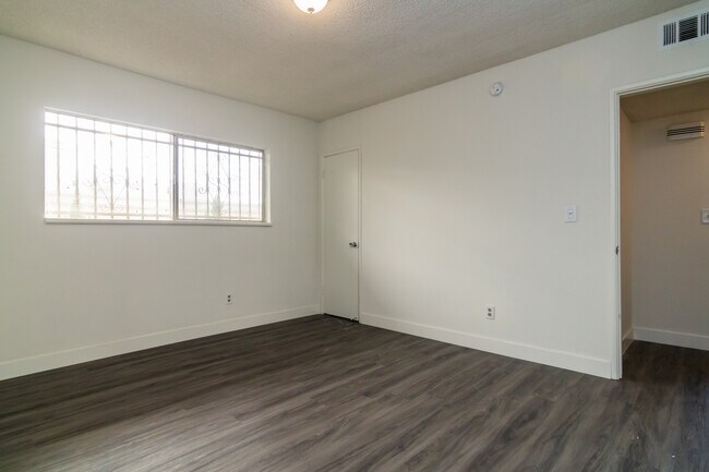 Building Photo - 1108 S Corning St