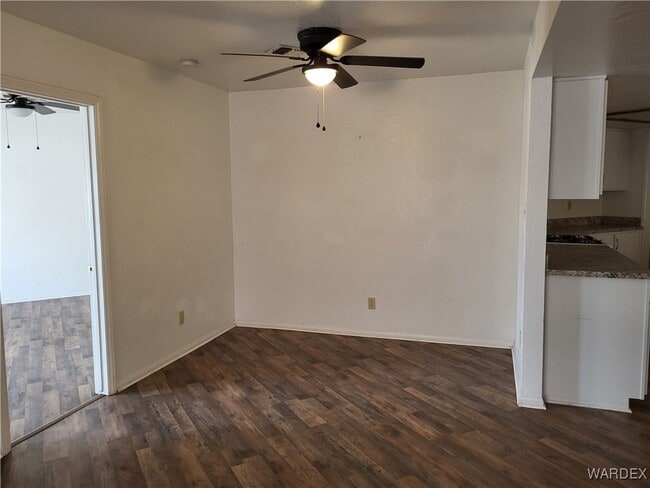 Building Photo - 2864 Country Club Dr