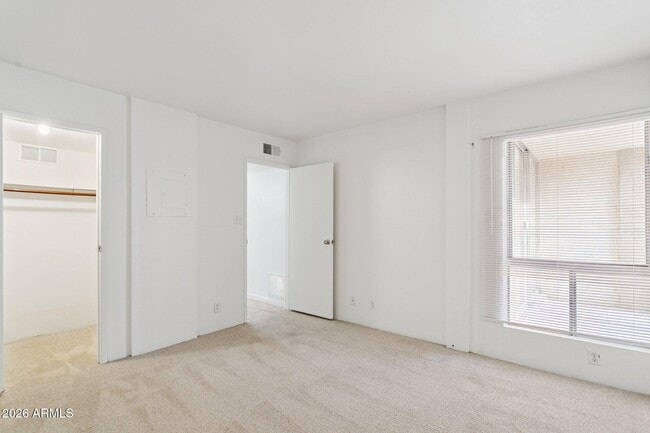 Building Photo - 7625 E Camelback Rd