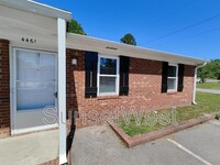 Building Photo - 4461 Layola Ave