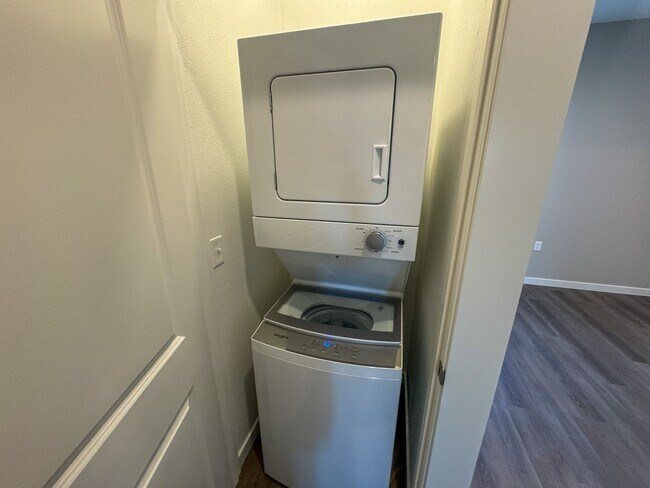 Building Photo - SAW3781