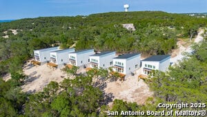 Building Photo - 2004 Cedar Hill Dr