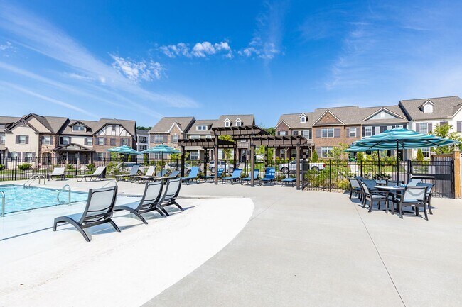 Building Photo - Stunning Condo with Garage space