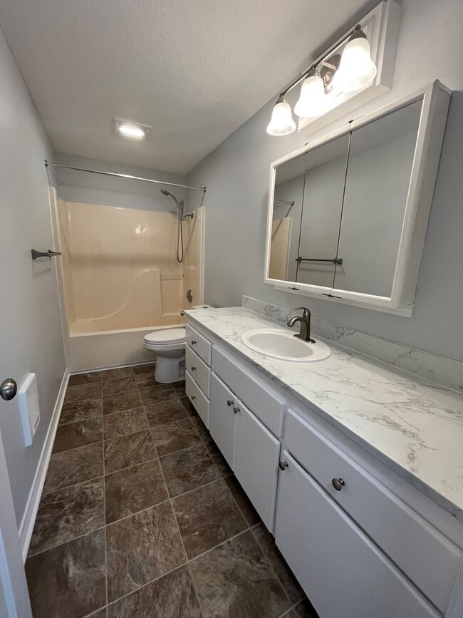Building Photo - 2-Bedroom 1.5-Bathroom duplex