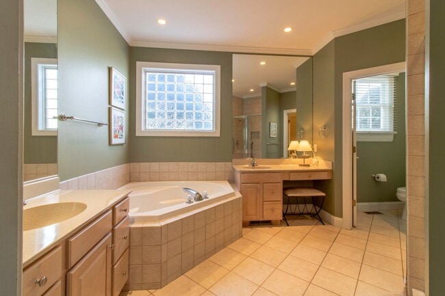 Building Photo - SHORT TERM - FURNISHED OR UNFURNISHED - SINGLE FAMILY - RBYCC